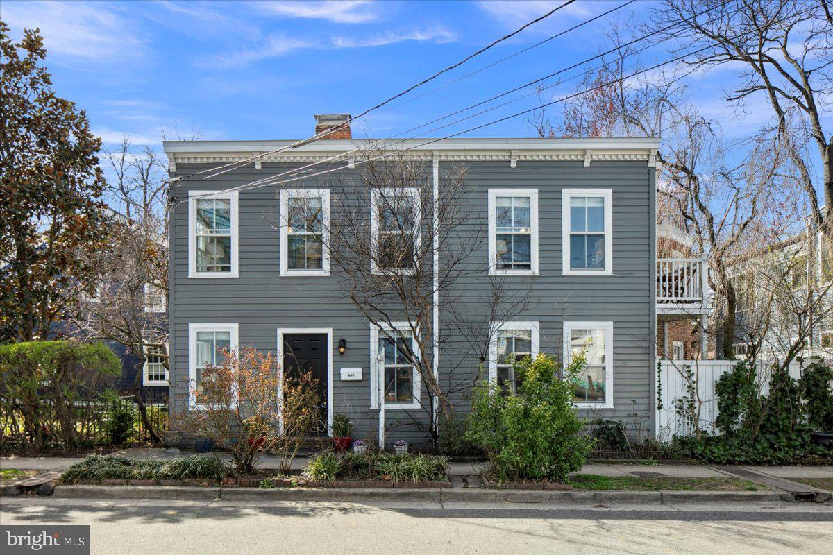 802 Pendleton Street Alexandria, VA 22314 - Photo 2 of 36 a front view of a house