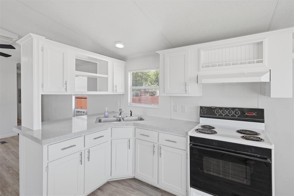 902 Flamingo Road Granbury, TX 76049 - Photo 5 of 27