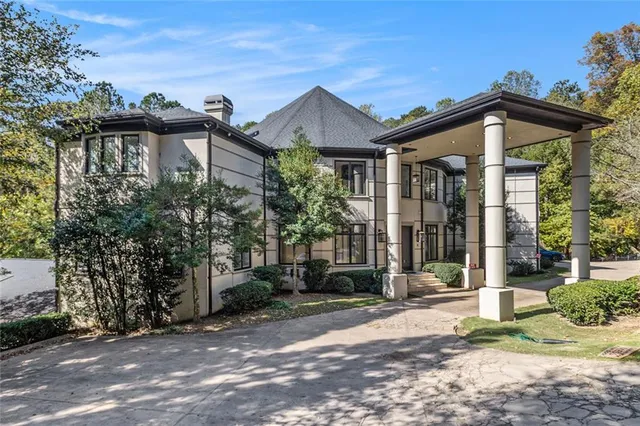 a view of a house with a yard and plants