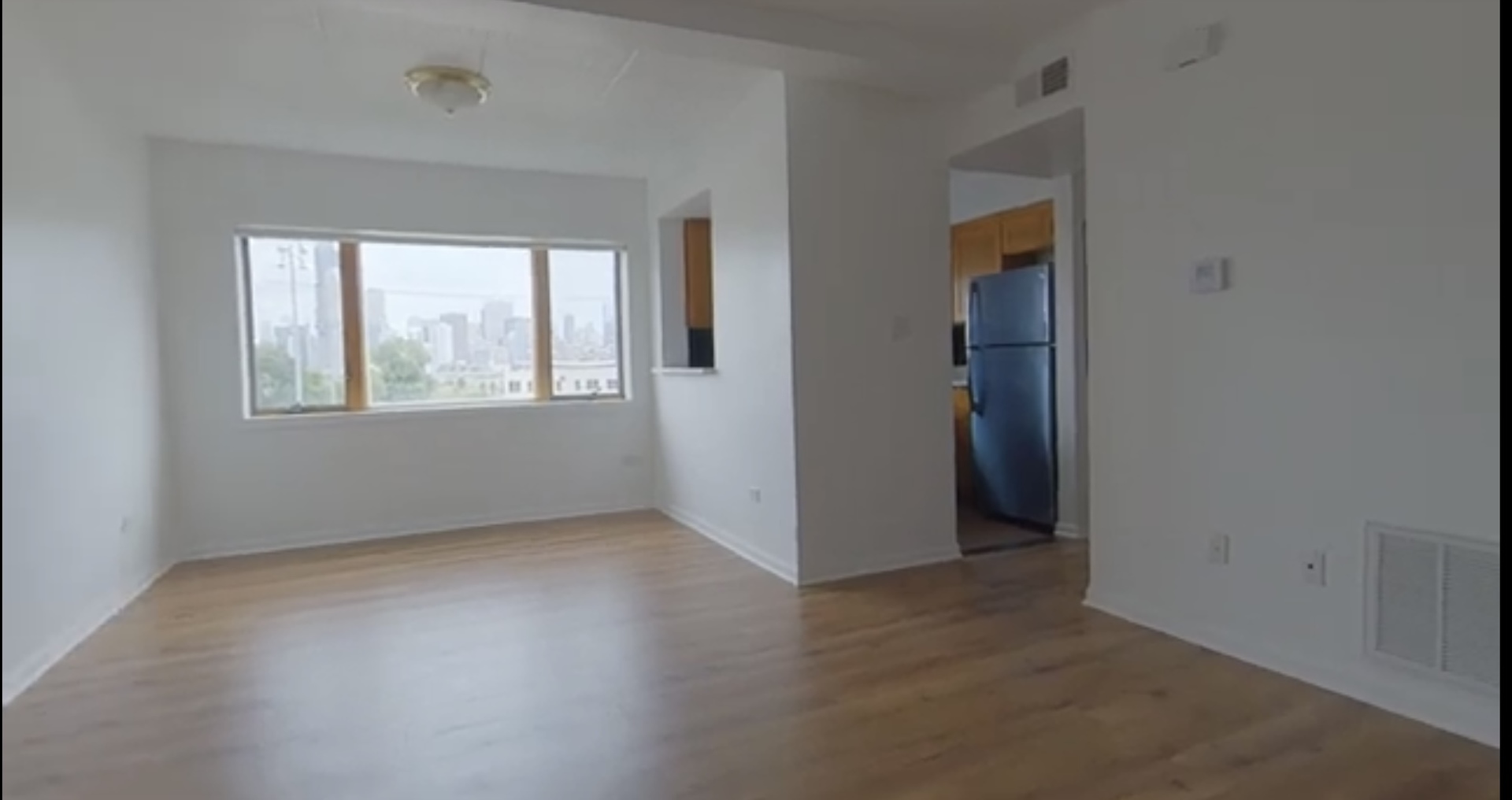 231 West 18th Street, Unit 2A Chicago, IL 60616 - Photo 4 of 9 an empty room with windows and closet
