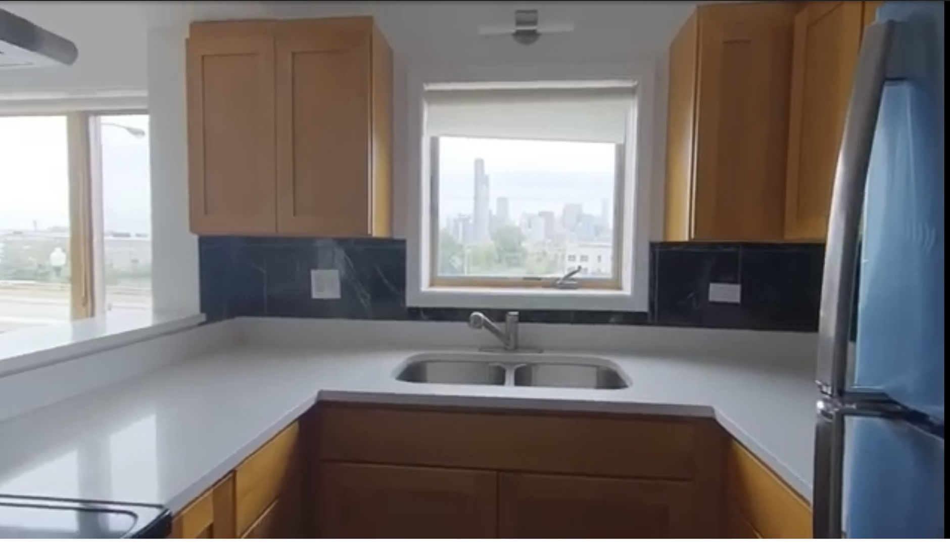 231 West 18th Street, Unit 2A Chicago, IL 60616 - Photo 5 of 9 a bathroom with a sink and a window