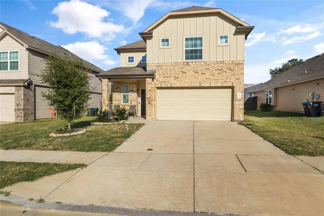$2,300 | 1425 Tall Pine Way, Fort Worth, TX 76112