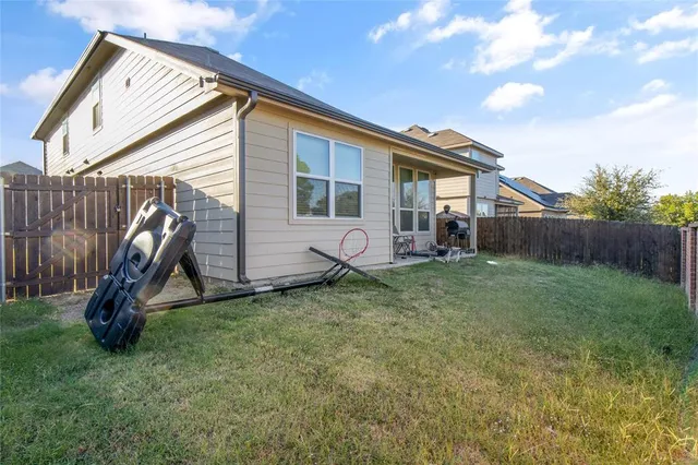 $2,300 | 1425 Tall Pine Way, Fort Worth, TX 76112