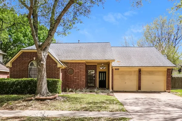 $2,355 | 2203 St James Place, Pearland, TX 77581