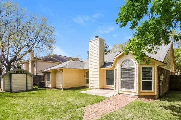$2,355 | 2203 St James Place, Pearland, TX 77581
