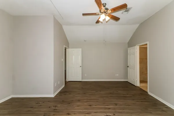 $2,355 | 2203 St James Place, Pearland, TX 77581