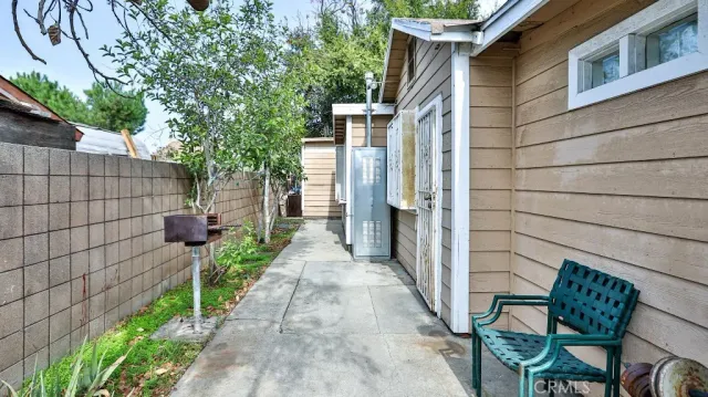 a view of a house with a street view