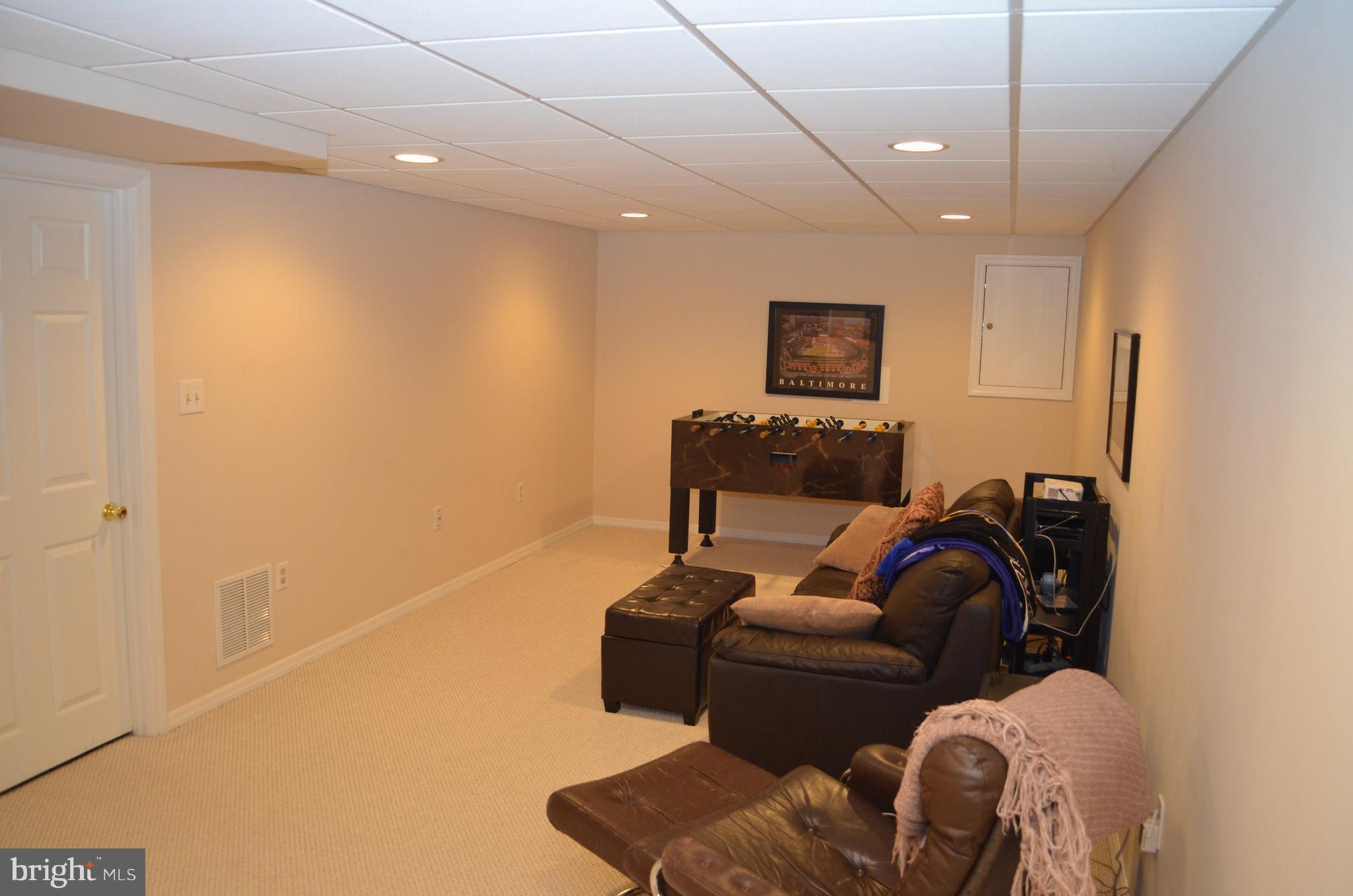 24 Highfields Drive Baltimore, MD 21228 - Photo 22 of 30 Rec room!