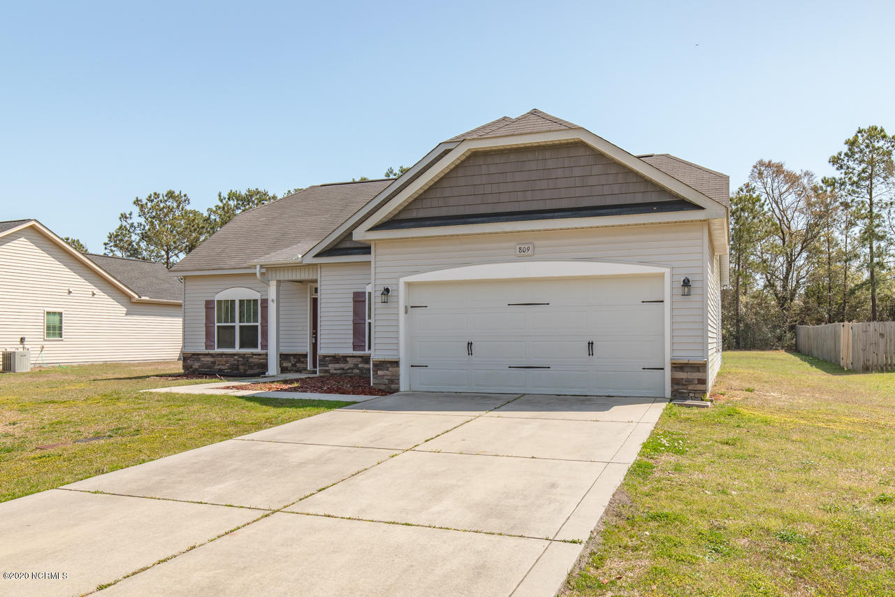 809 Lavender Court Hubert, NC 28539 - Photo 3 of 32 3