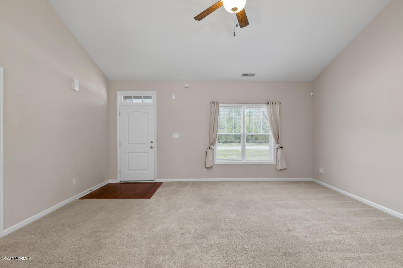 809 Lavender Court Hubert, NC 28539 - Photo 5 of 32 5