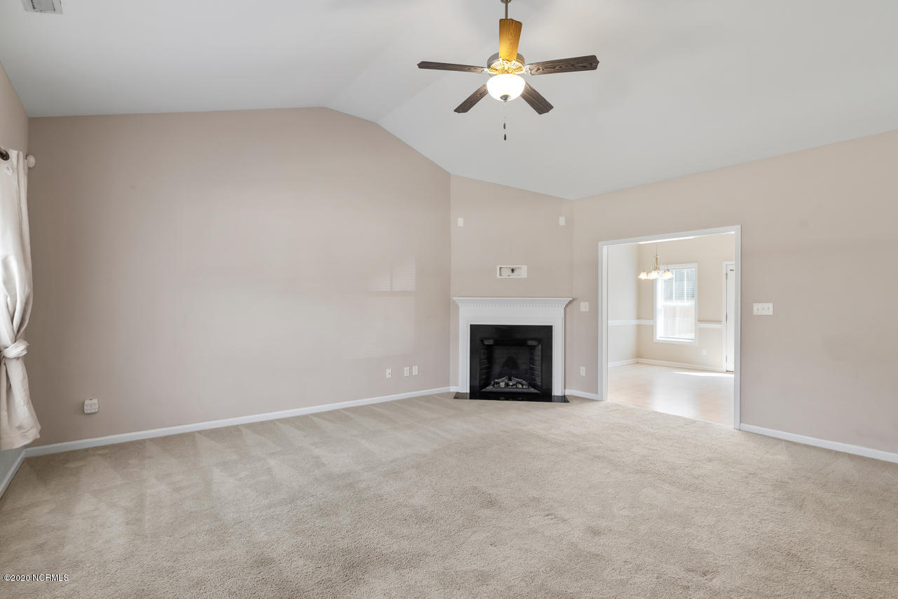 809 Lavender Court Hubert, NC 28539 - Photo 7 of 32 7