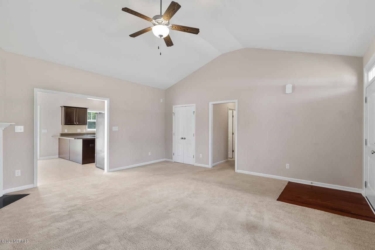 809 Lavender Court Hubert, NC 28539 - Photo 8 of 32 8