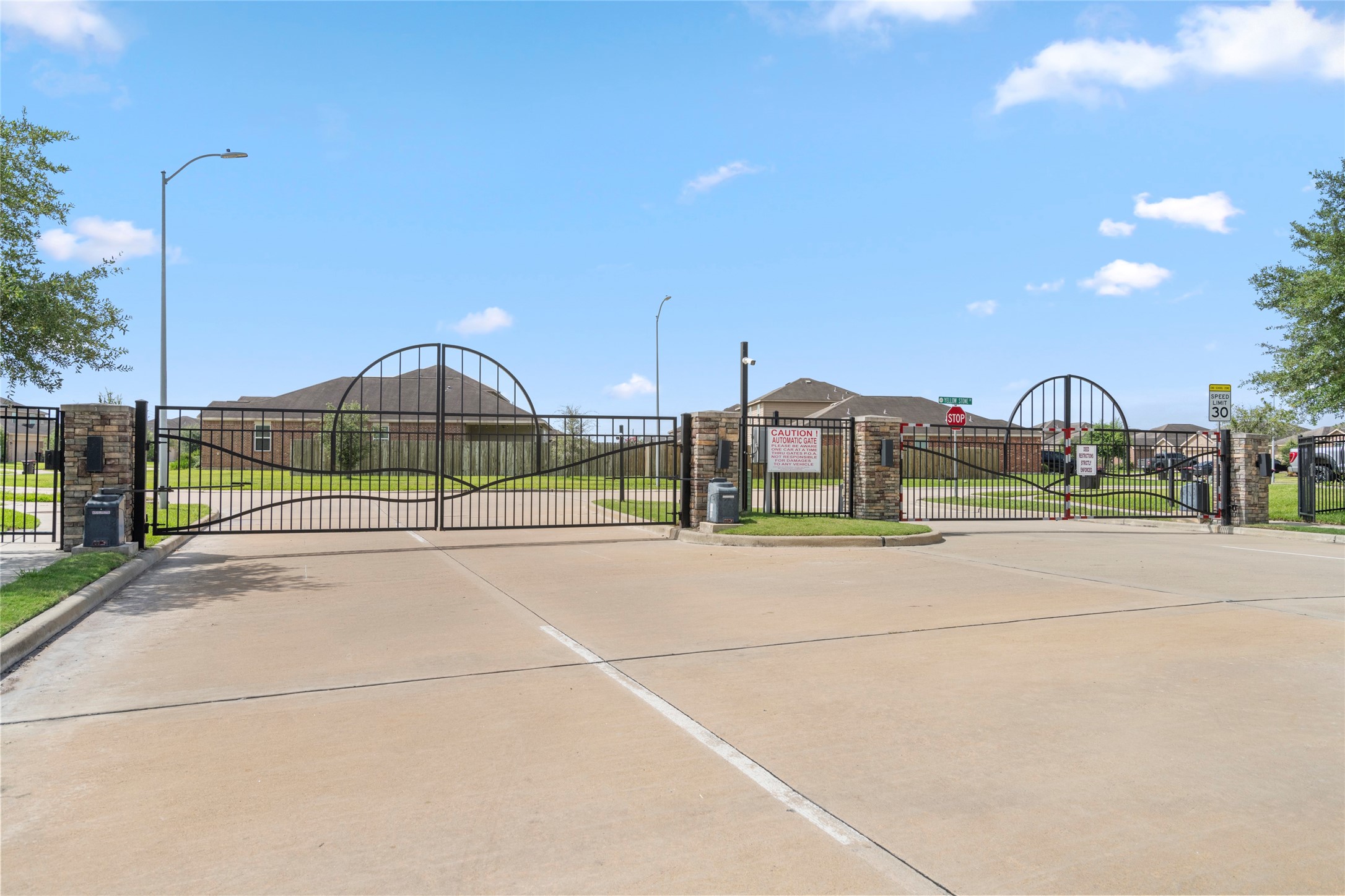 9719 Montana Sapphire Lane Rosharon, TX 77583 - Photo 38 of 40 A fully fenced perimeter for privacy and peace of mind.