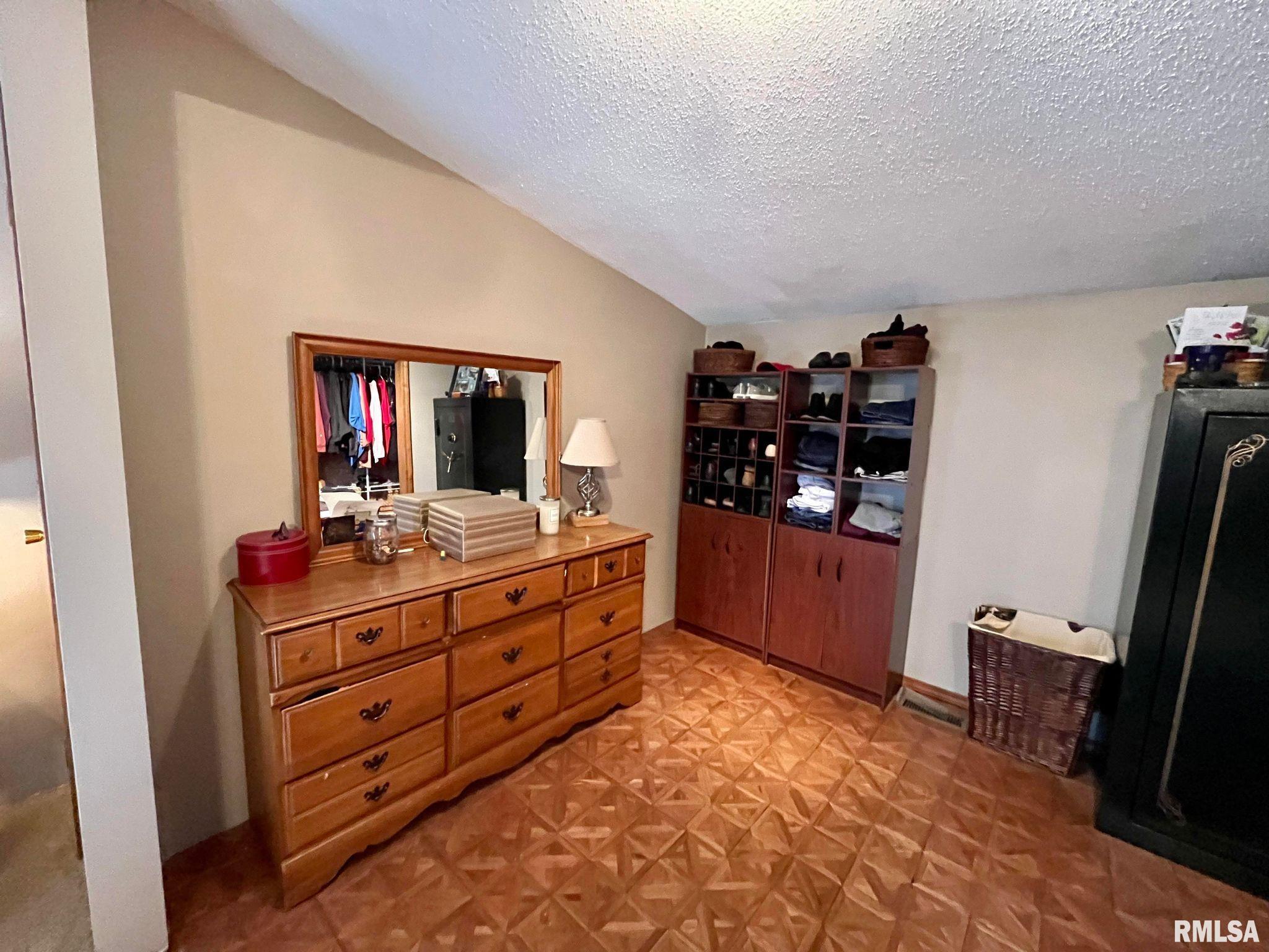 306 Madison Road Carbondale, IL 62903 - Photo 14 of 20 Gallery Image 14