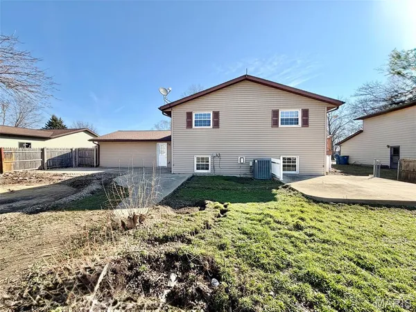 $299,000 | 409 Thouvenot Lane, New Baden, IL 62265