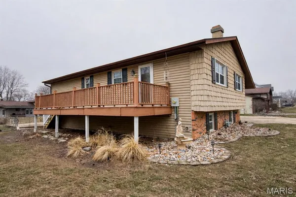 $299,000 | 409 Thouvenot Lane, New Baden, IL 62265