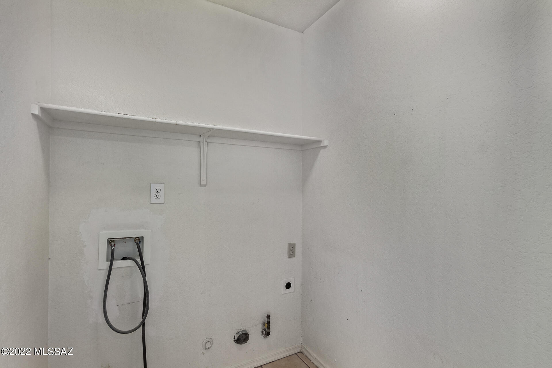 4697 West Weathervane Street Tucson, AZ 85741 - Photo 22 of 25 a bathroom with a glass shower door