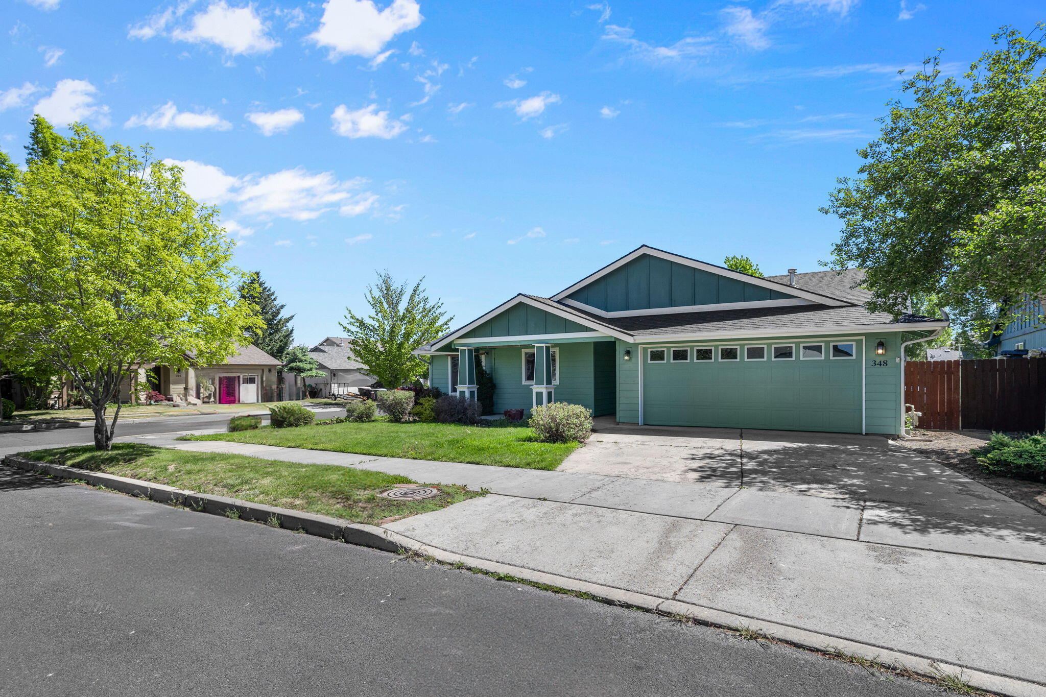348 Northwest Antler Loop Redmond, OR 97756 - Photo 3 of 34 348 NW Antler Loop