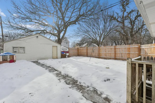$250,000 | 1132 Minnehaha Avenue East, St. Paul, MN 55106