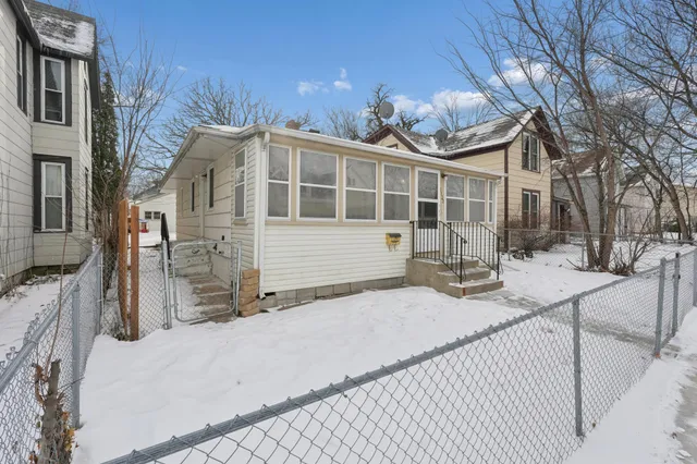 $250,000 | 1132 Minnehaha Avenue East, St. Paul, MN 55106