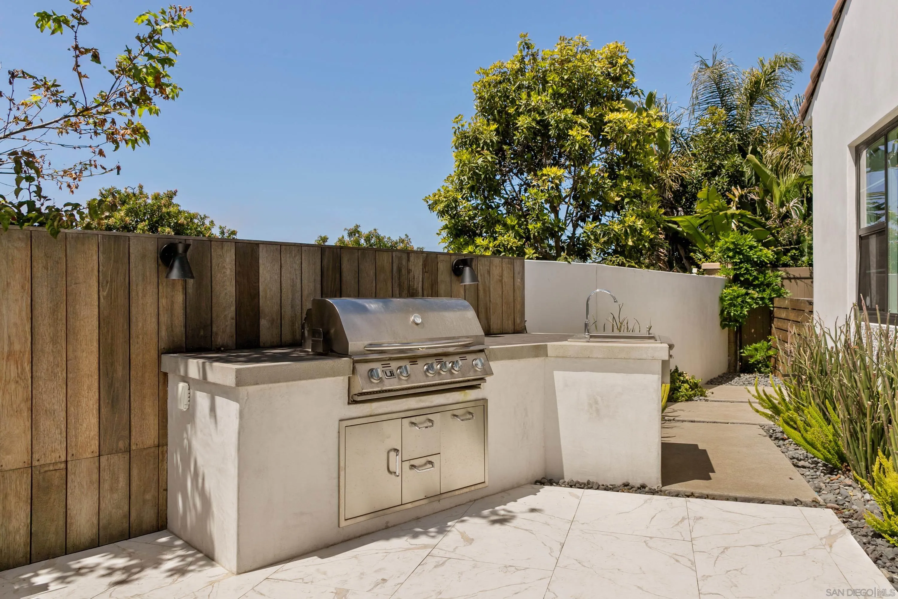 809 Sandy Court Encinitas, CA 92024 - Photo 14 of 34 Gallery Image 14