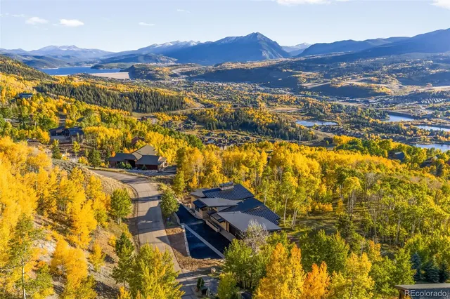 a view of an outdoor space