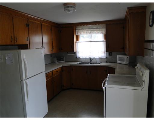 53 Kenyon Road Tiverton, RI 02878 - Photo 9 of 12 Kitchen.