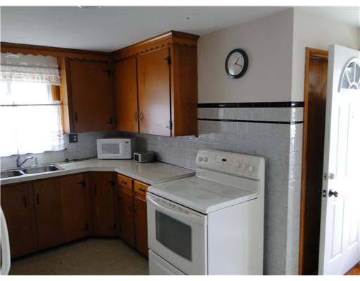 53 Kenyon Road Tiverton, RI 02878 - Photo 10 of 12 Kitchen.