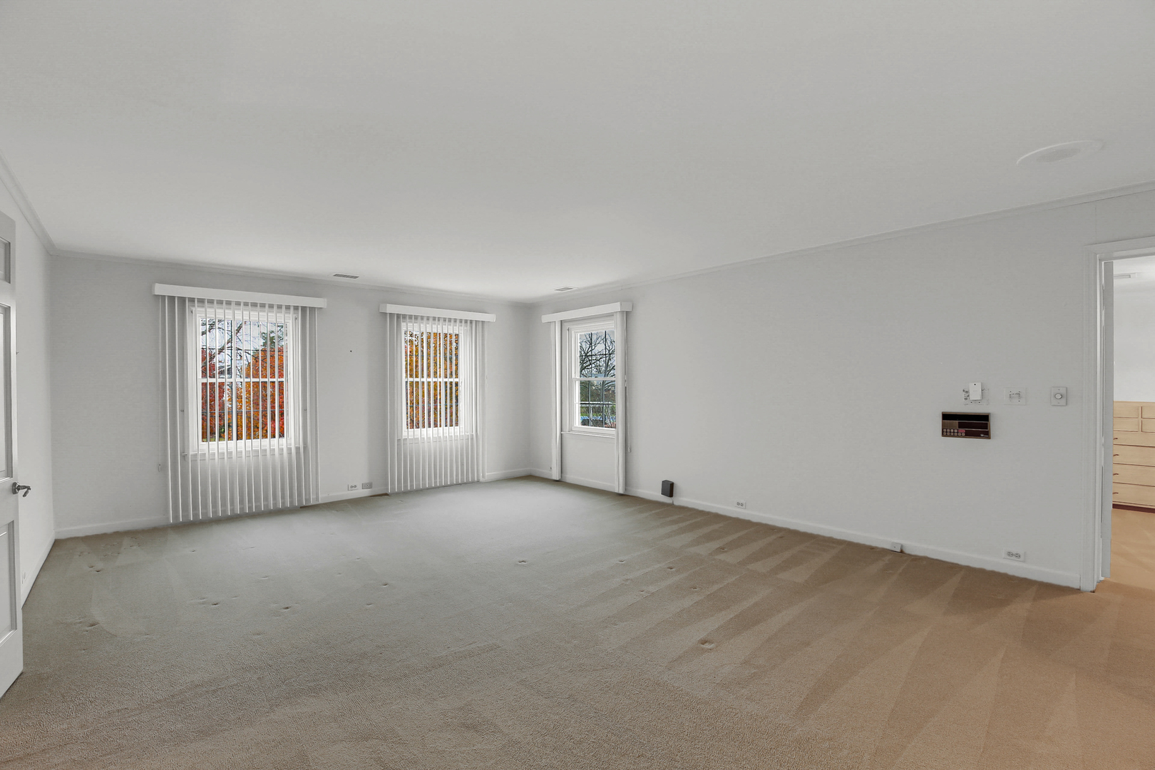 9S174 Drew Avenue Burr Ridge, IL 60527 - Photo 32 of 49 an empty room with windows