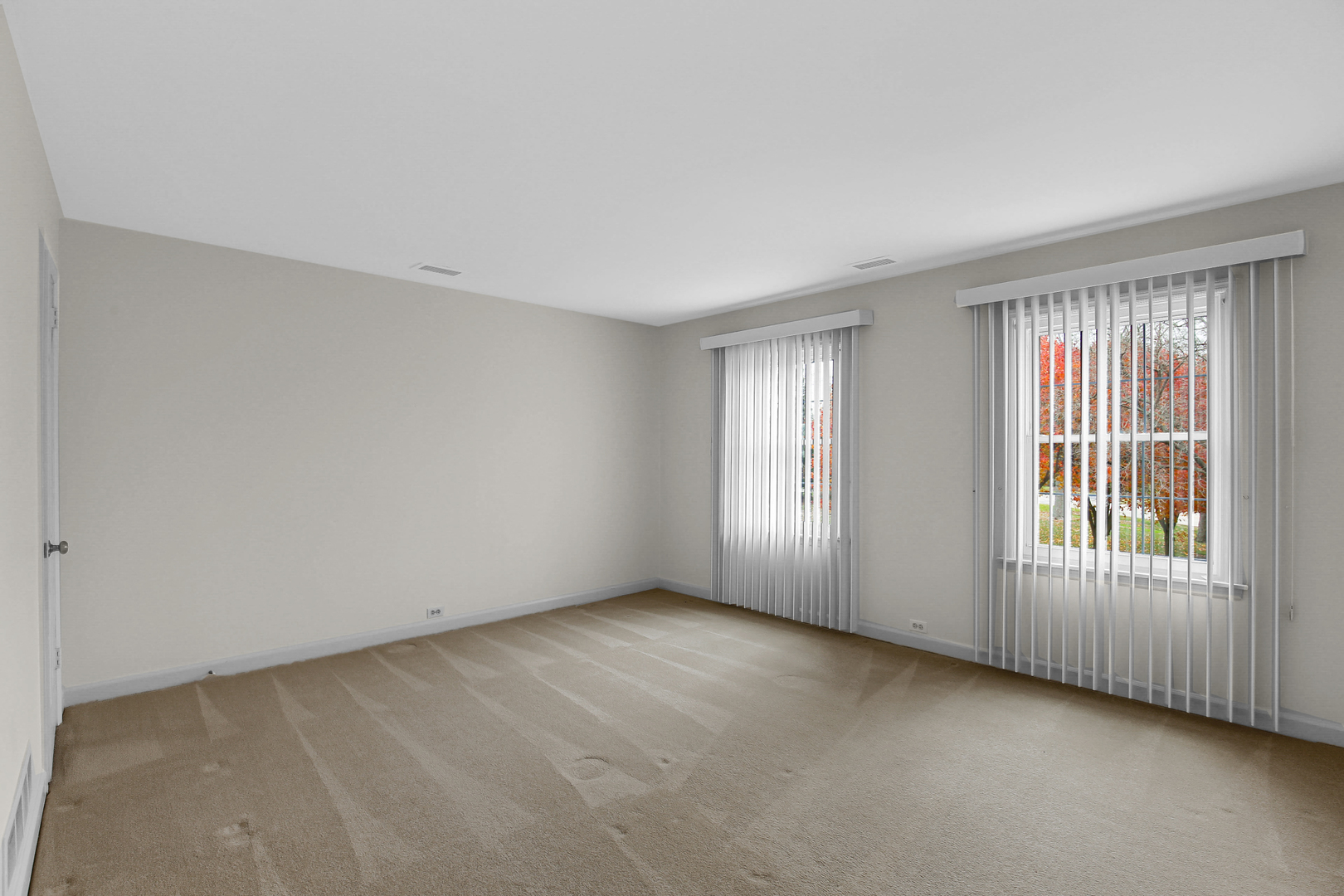 9S174 Drew Avenue Burr Ridge, IL 60527 - Photo 37 of 49 an empty room with windows