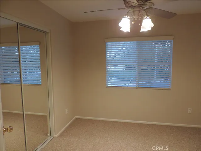en view of empty room with window