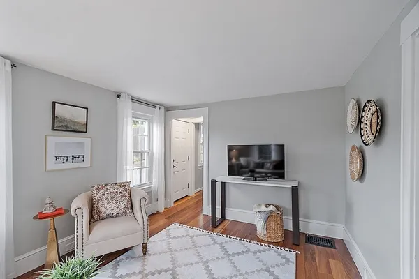 $3,800 | 193 St Mary Street, Needham, MA 02494