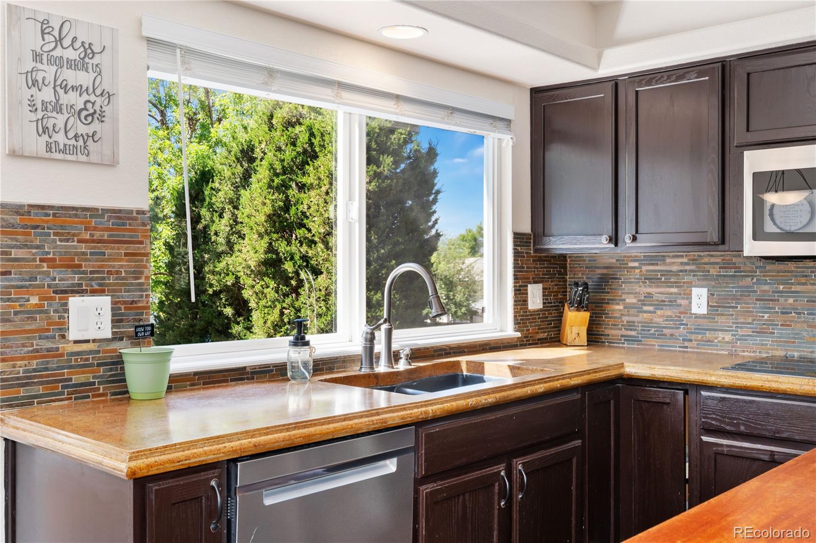 2050 Fox Fire Street Highlands Ranch, CO 80129 - Photo 10 of 33 Gallery Image 10