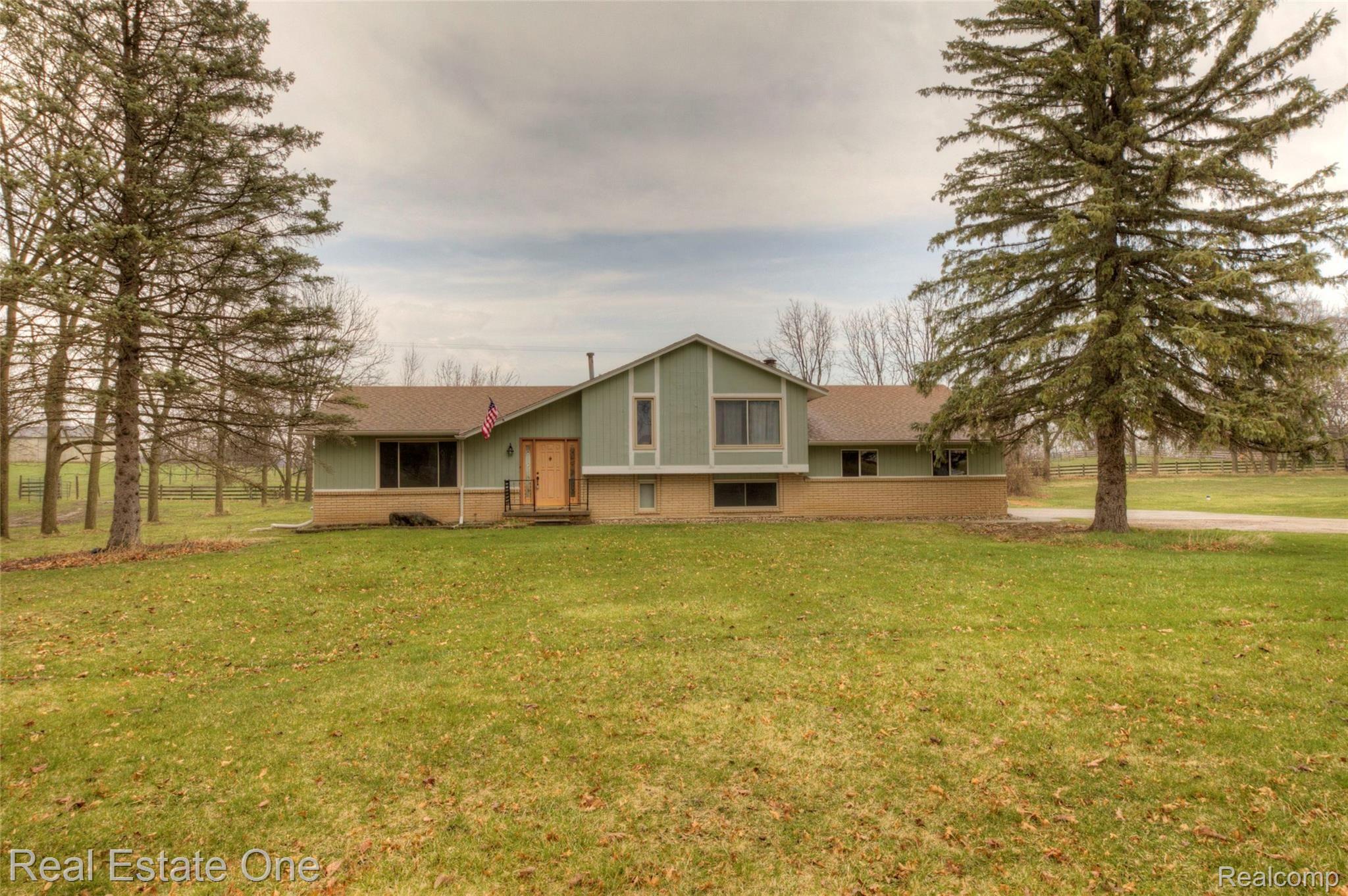 2400 Patterson Lk Road Pinckney, MI 48169 - Photo 2 of 48 4H8A1431_2_3.jpg