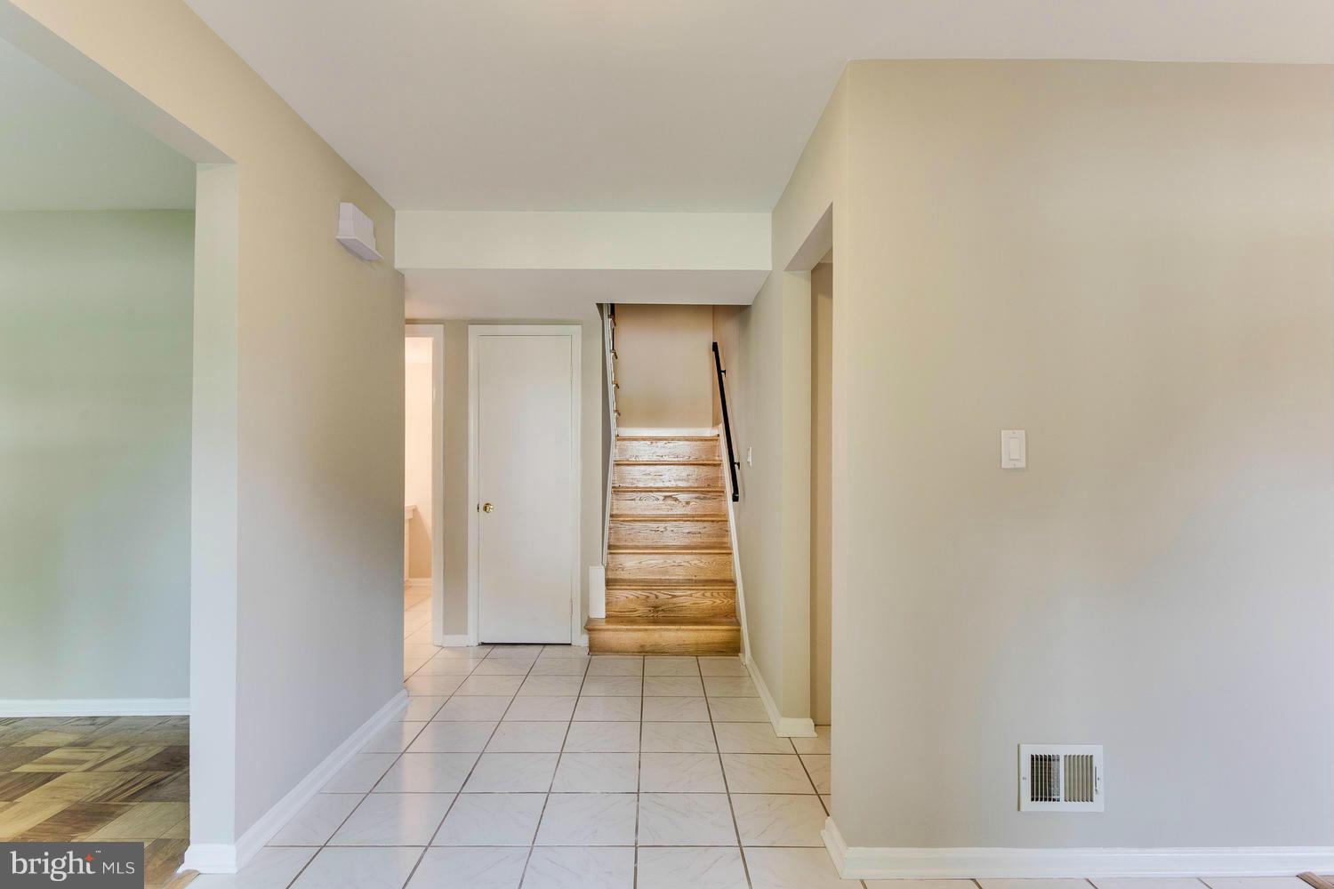 6823 Spur Road Springfield, VA 22152 - Photo 10 of 30 View