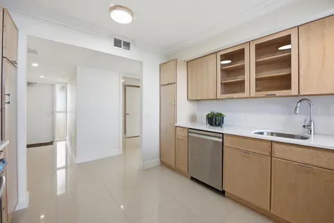 $650,000 | 124 Lakeshore Drive, Unit 531, North Palm Beach, FL 33408