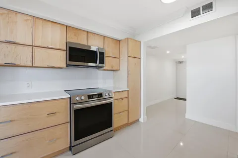 $650,000 | 124 Lakeshore Drive, Unit 531, North Palm Beach, FL 33408