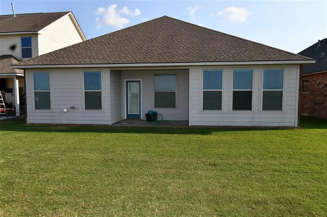 $2,100 | 3147 Baywood Avenue, Lake Charles, LA 70607
