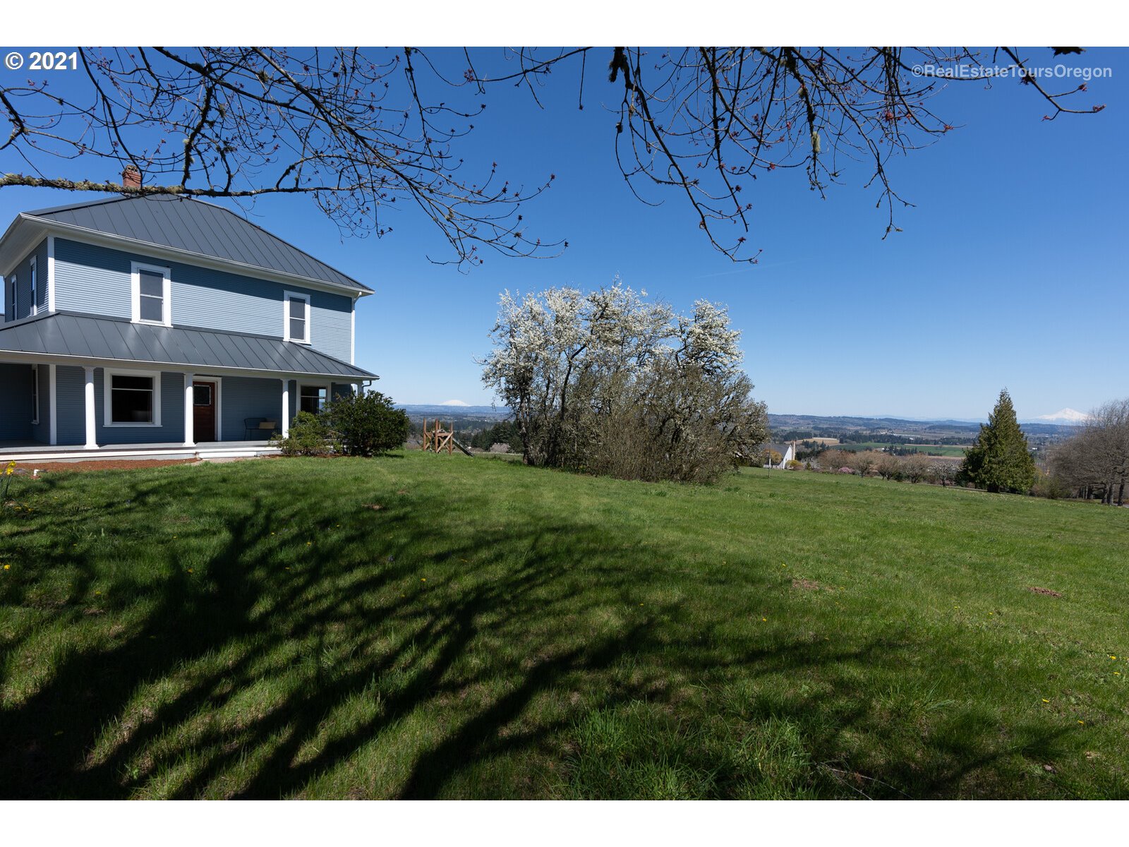 33411 Southwest Laurel Road Hillsboro, OR 97123 - Photo 2 of 32 Gallery Image 2