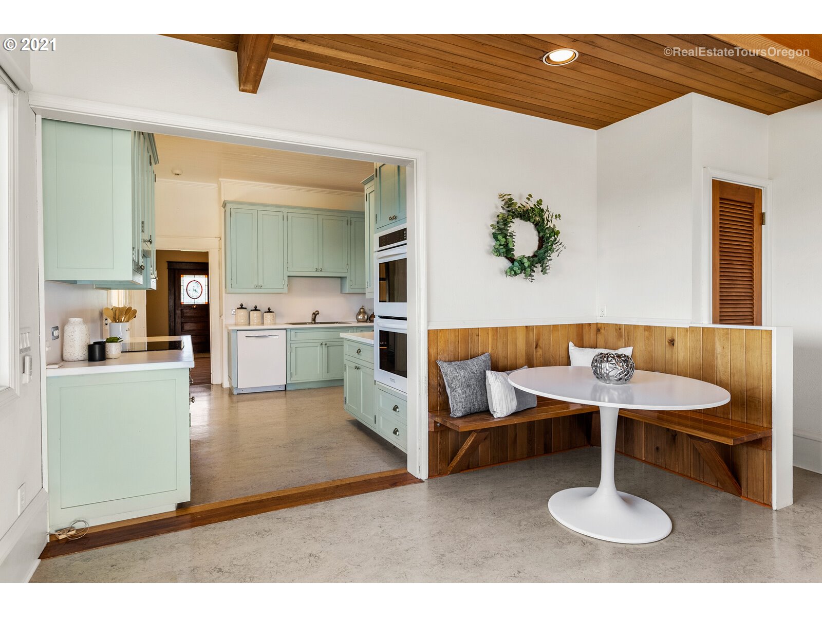 33411 Southwest Laurel Road Hillsboro, OR 97123 - Photo 16 of 32 Gallery Image 16