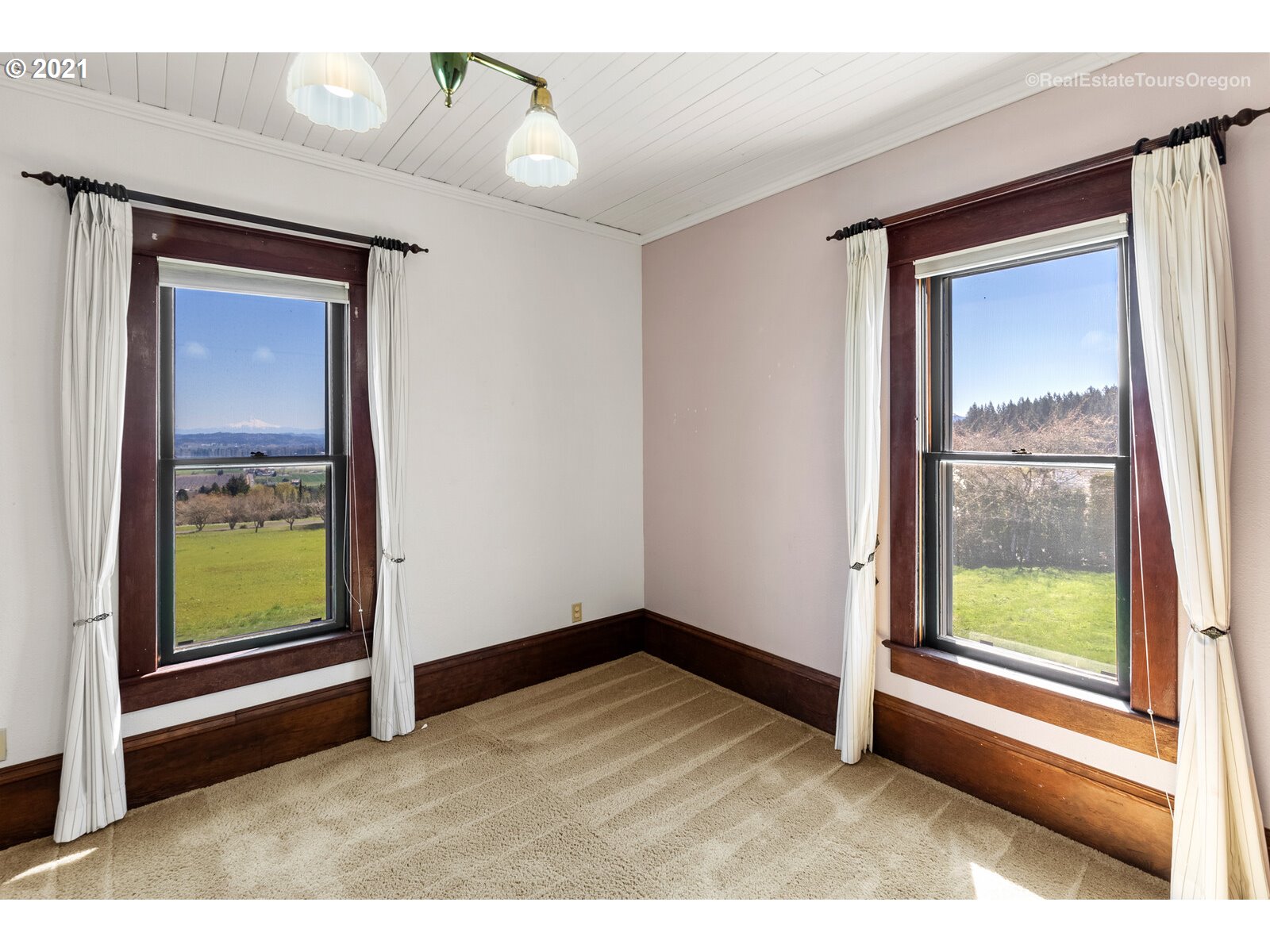 33411 Southwest Laurel Road Hillsboro, OR 97123 - Photo 22 of 32 Gallery Image 22