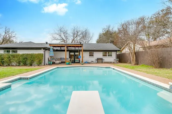 a view of a house with swimming pool and a yard