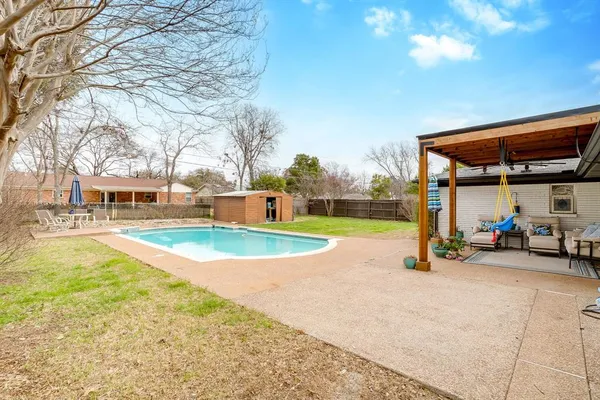 a view of a house with entertaining space