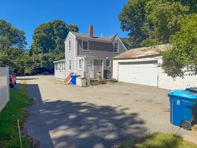 a view of a house with a backyard
