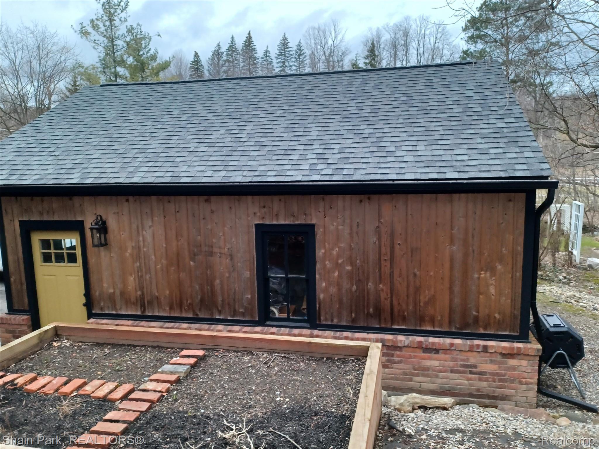 26490 Drake Road Farmington, MI 48331 - Photo 32 of 48 Backyard-2