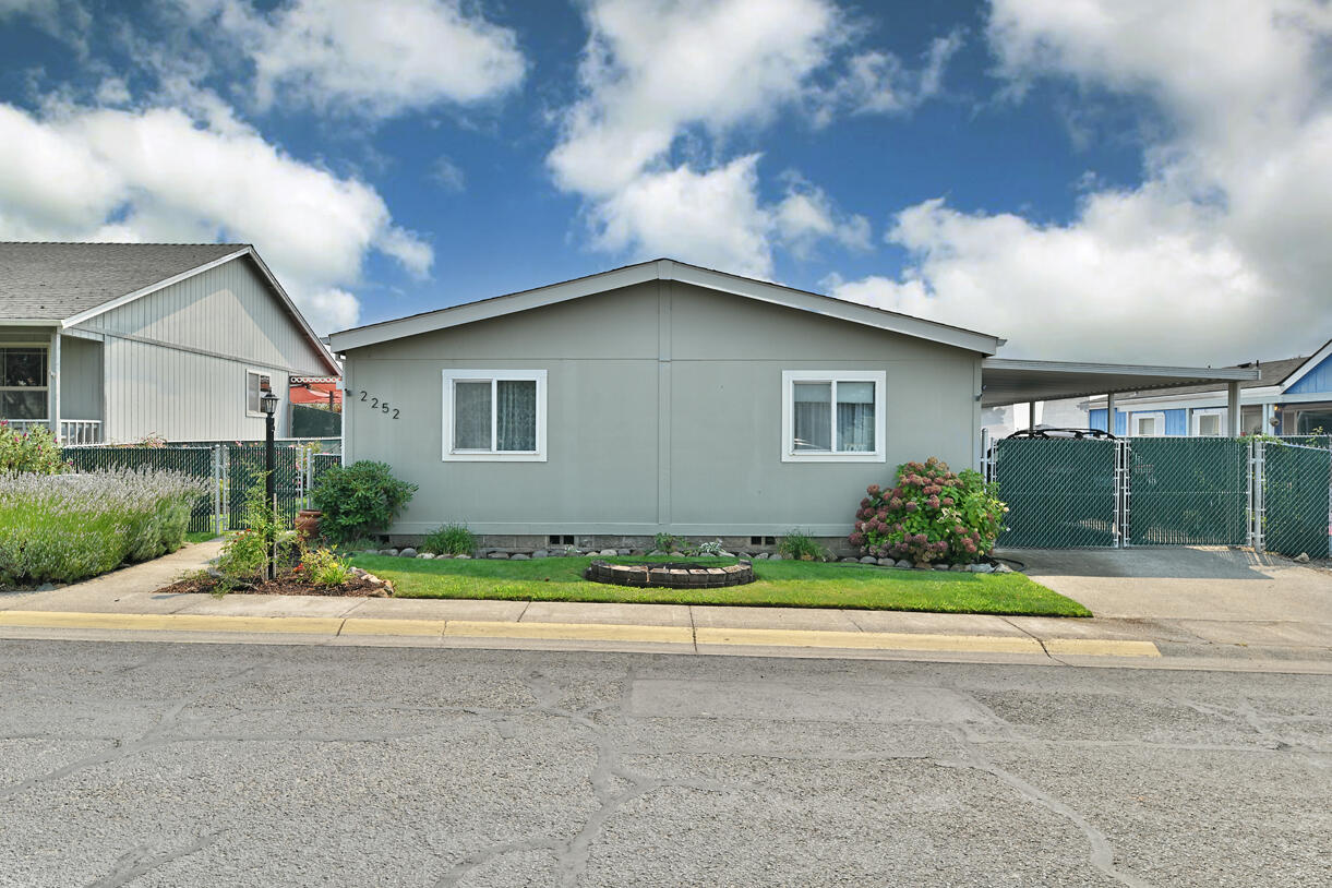2252 Evan Way Central Point, OR 97502 - Photo 12 of 36 12