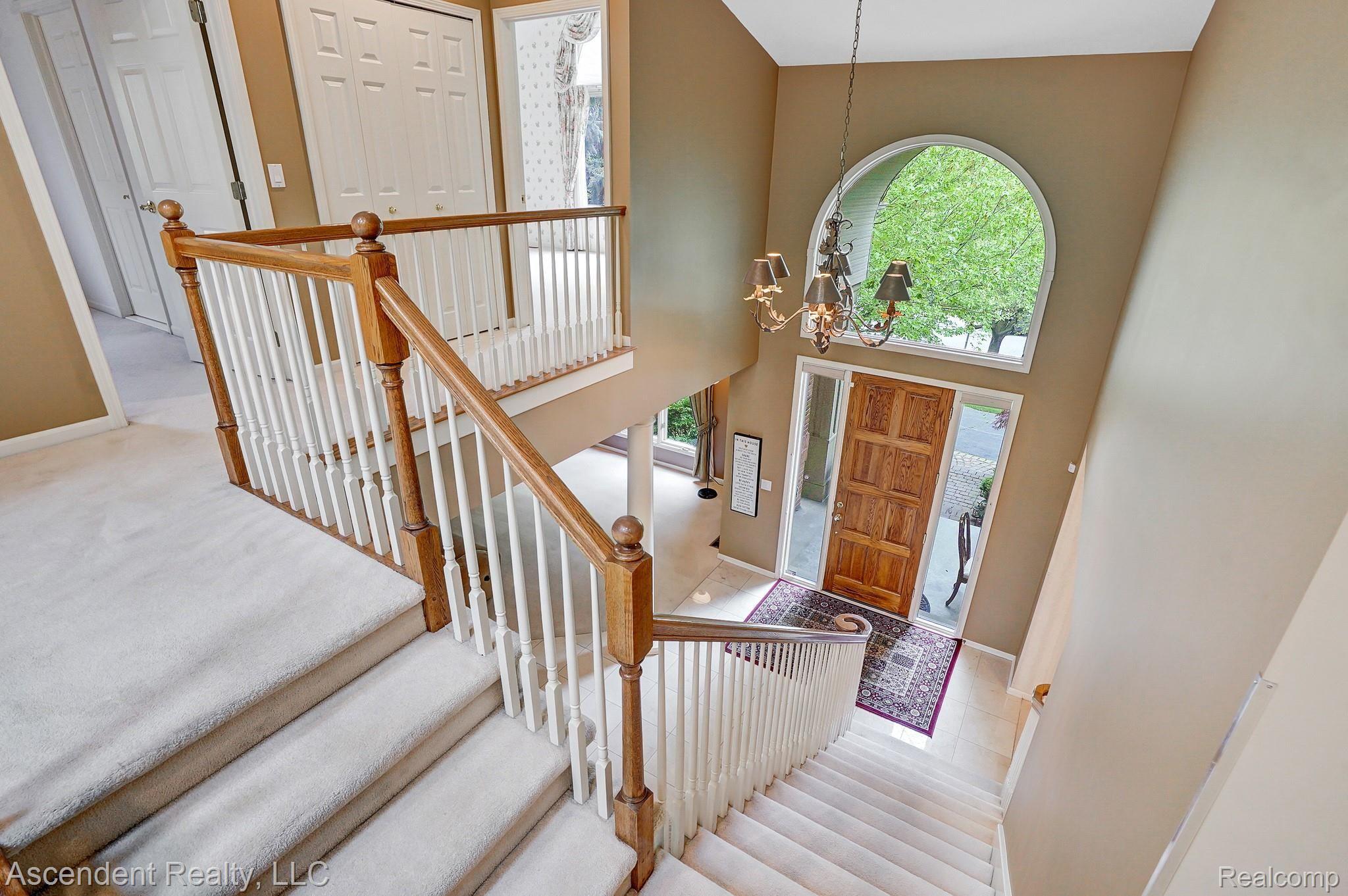 4080 Plum Lane Rochester, MI 48306 - Photo 5 of 45 View from the sencond floor to entry door.jpg