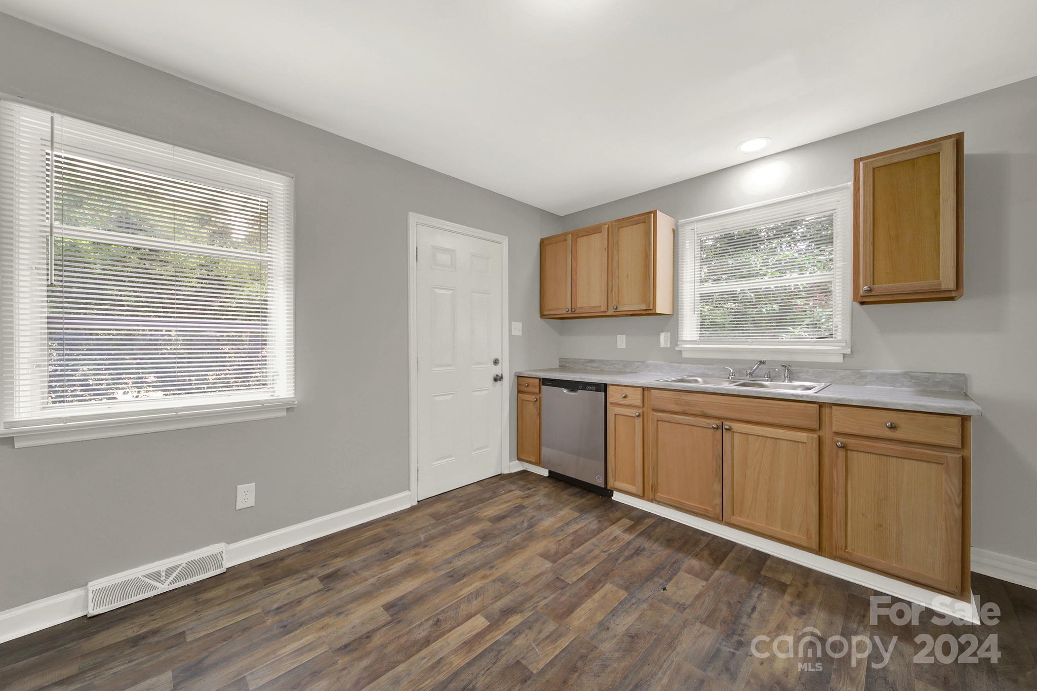 4808 Hidden Valley Road Charlotte, NC 28213 - Photo 11 of 31 Gallery Image 11