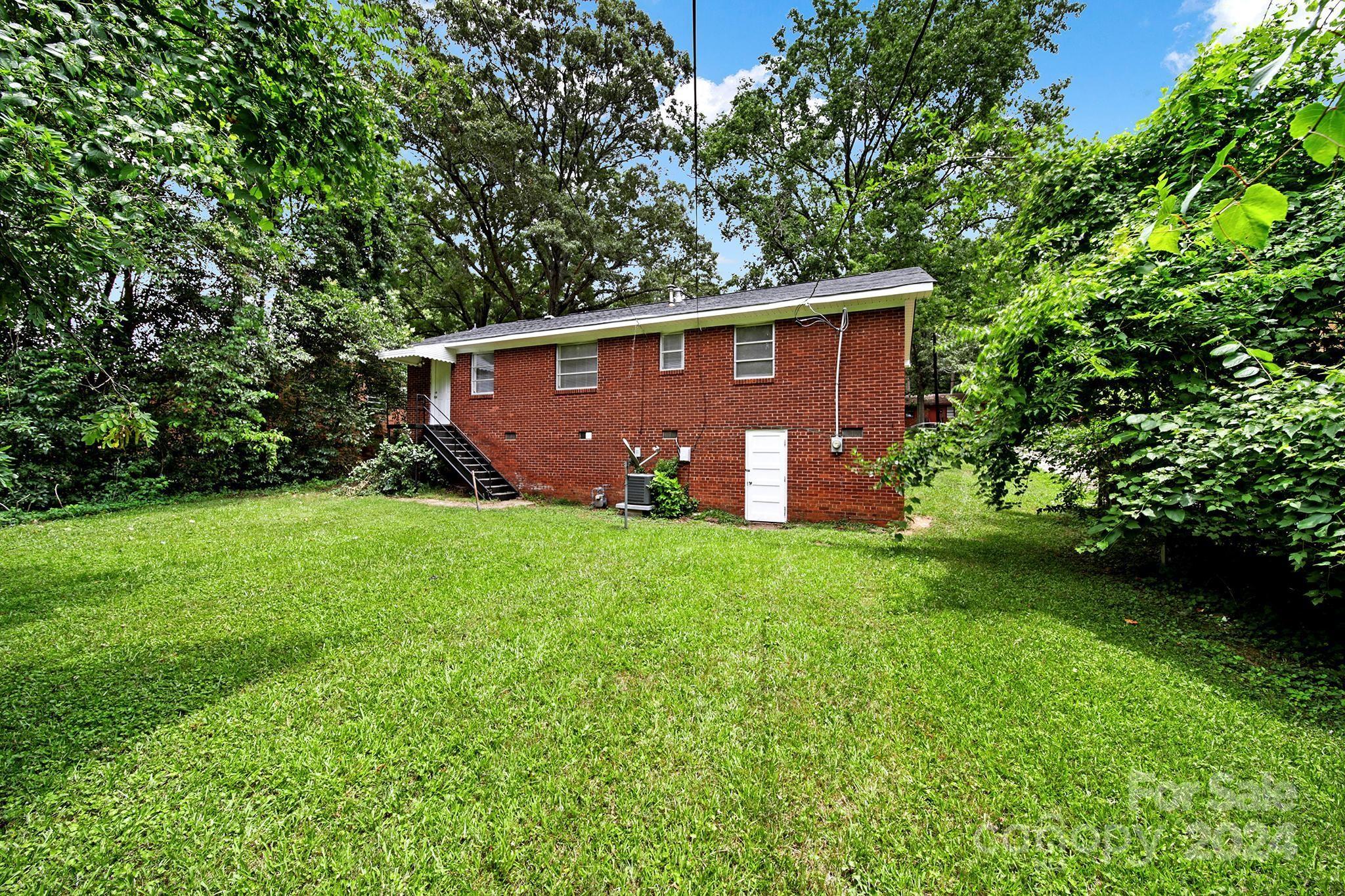4808 Hidden Valley Road Charlotte, NC 28213 - Photo 23 of 31 Gallery Image 23