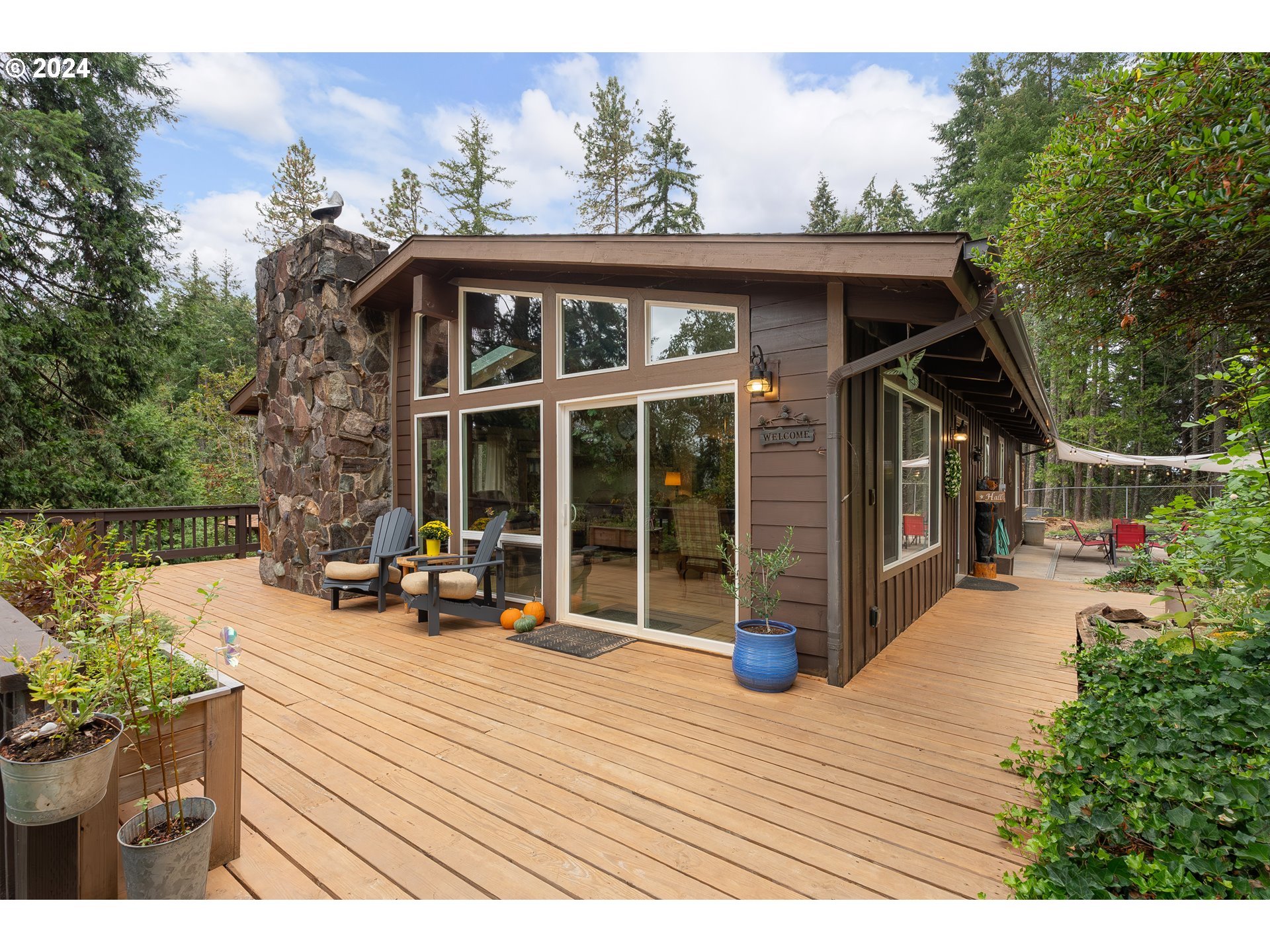 1335 Colonial Road Roseburg, OR 97471 - Photo 1 of 46 Gallery Image 1